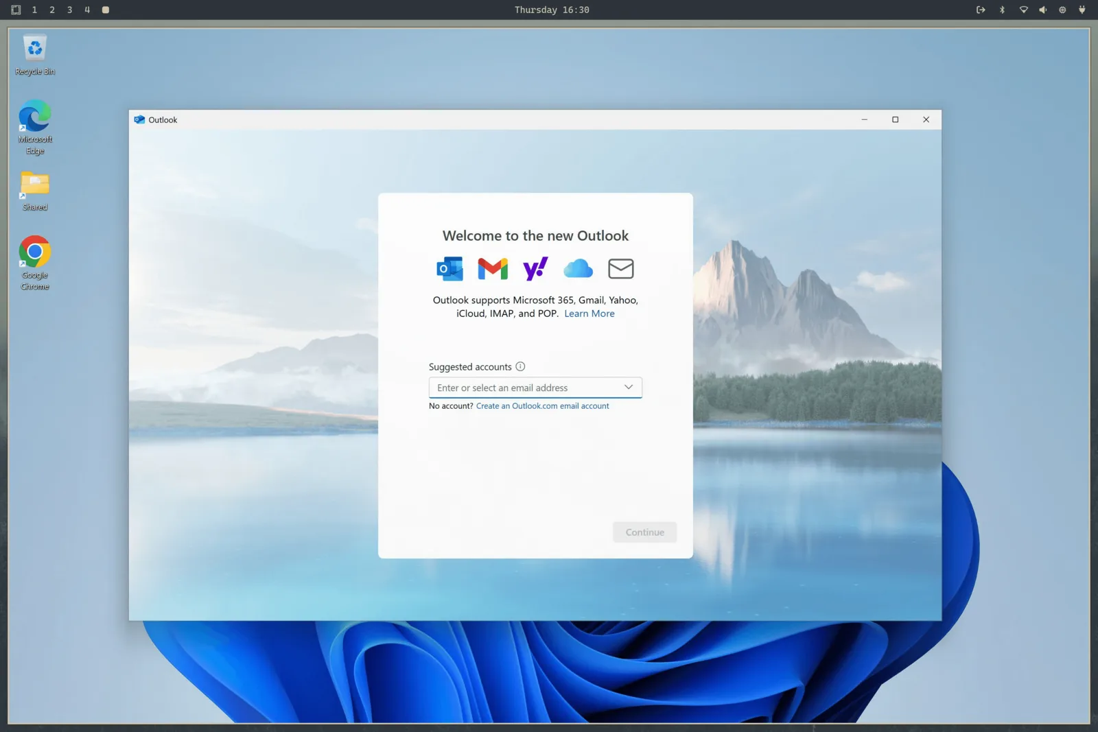 Windows 11 rodando Outlook dentro do Omarchy, com a barra do desktop Omarchy visível acima